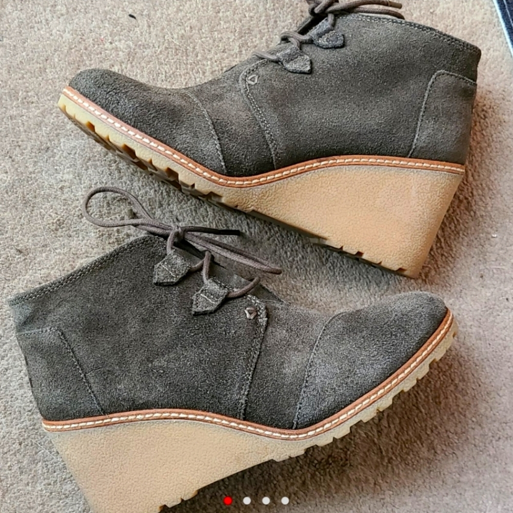Olive Green Wedge 8.5